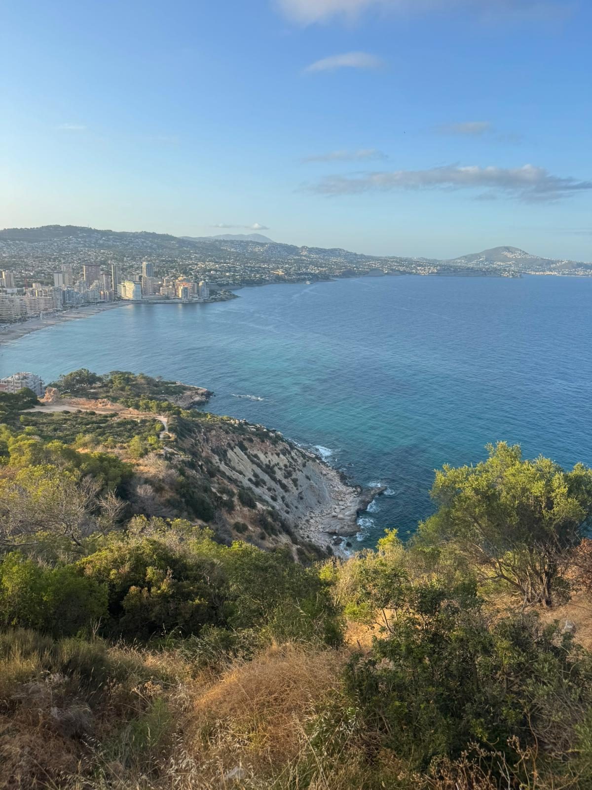Playa de la Fossa beach with the Peñón de Ifach in the background