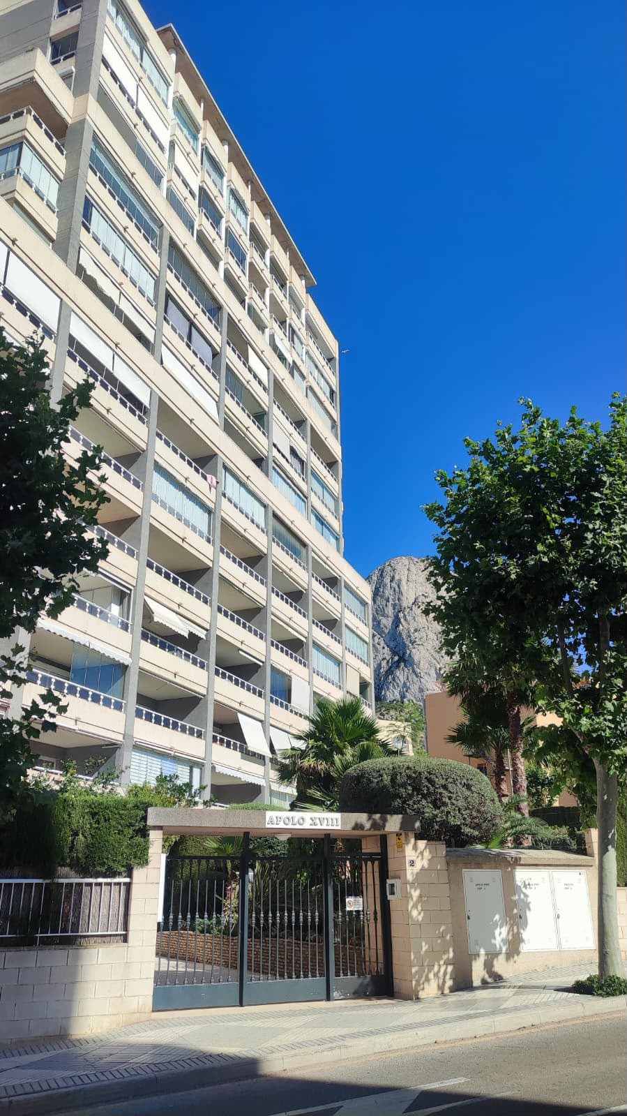 Entrance to the Apolo XVIII residential complex
