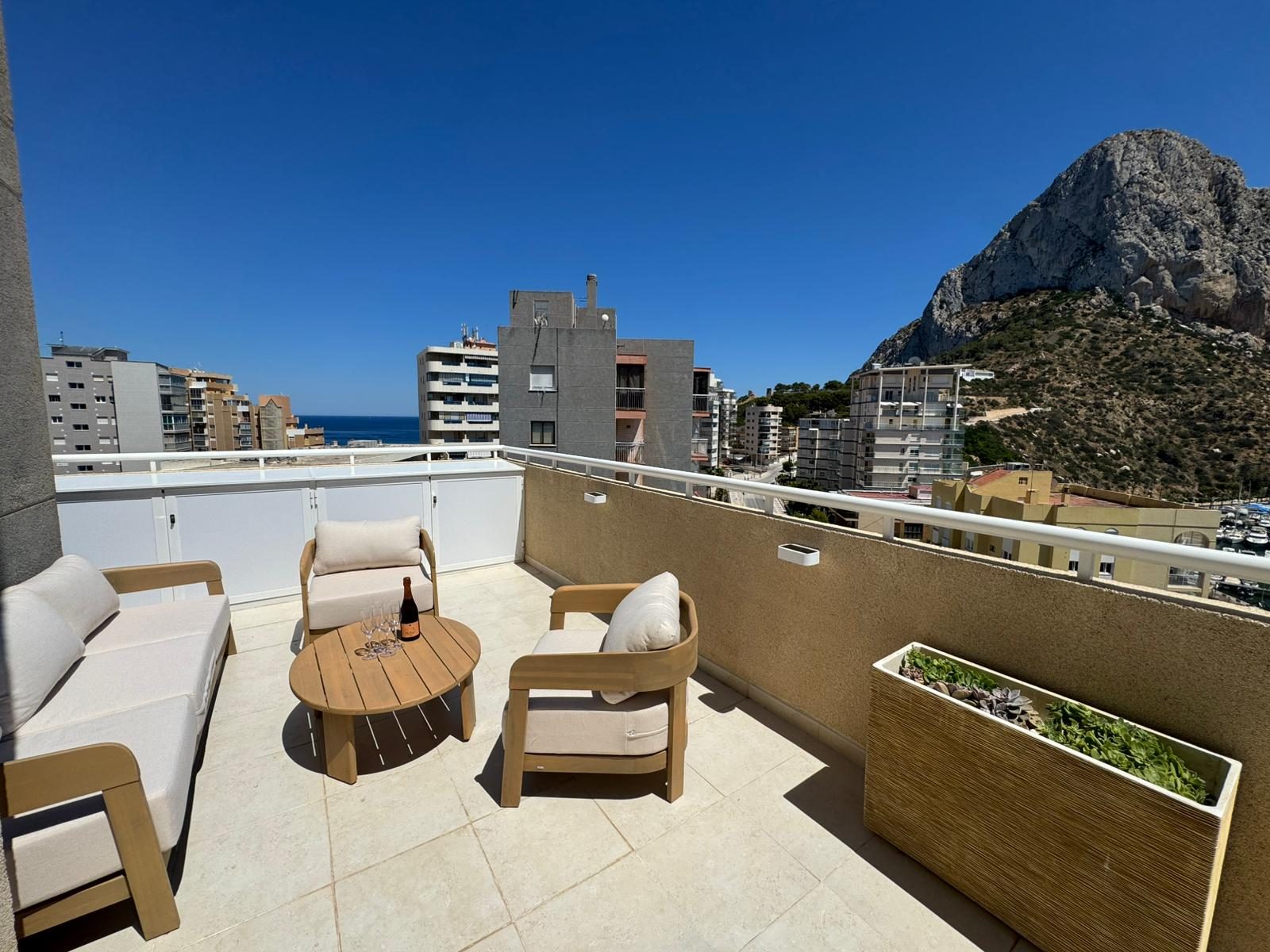 Terrace lounge seating with a view of the Peñón de Ifach and marina